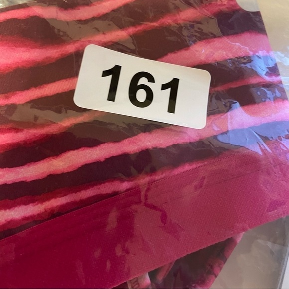 Nike Pro Sports Bra Small Classic Tiger Pink Front  Logo Stretchy  Gym Workout - Picture 11 of 11